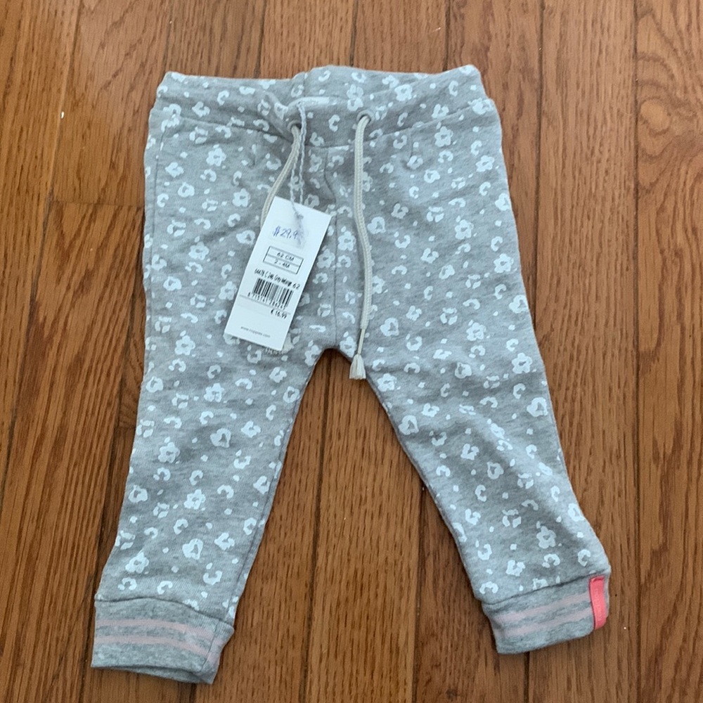 NWT 2-4 months (62) Noppies pants